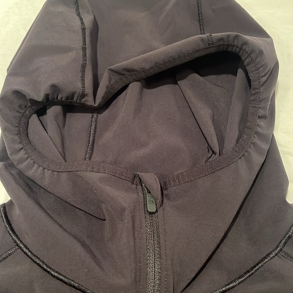 LULULEMON Mist Over Windbreaker - Picture 4 of 4